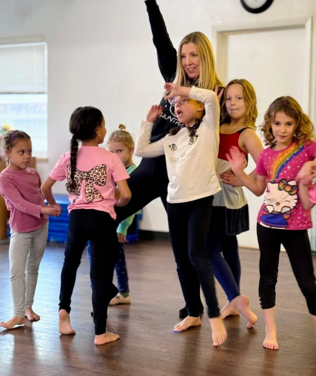 Jessica leading children in a Dance Jam class